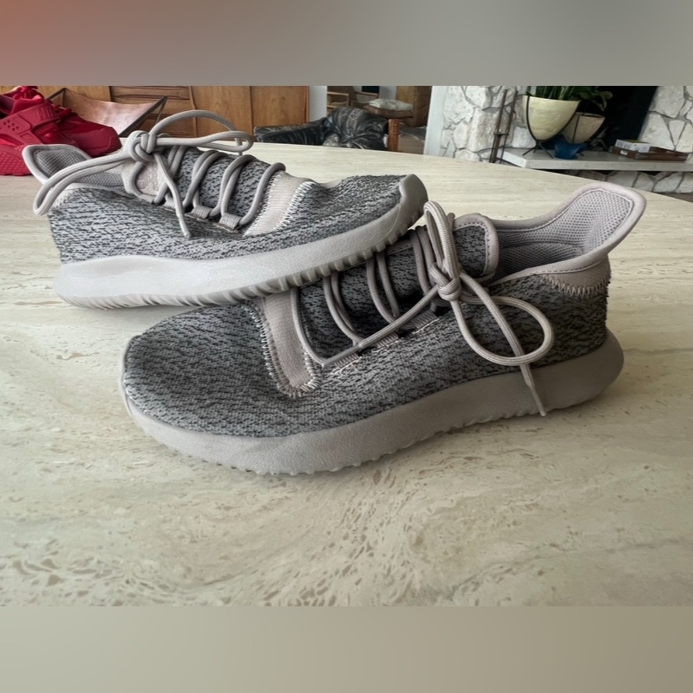 Adidas x Yeezy 350’s - size: M7 W9